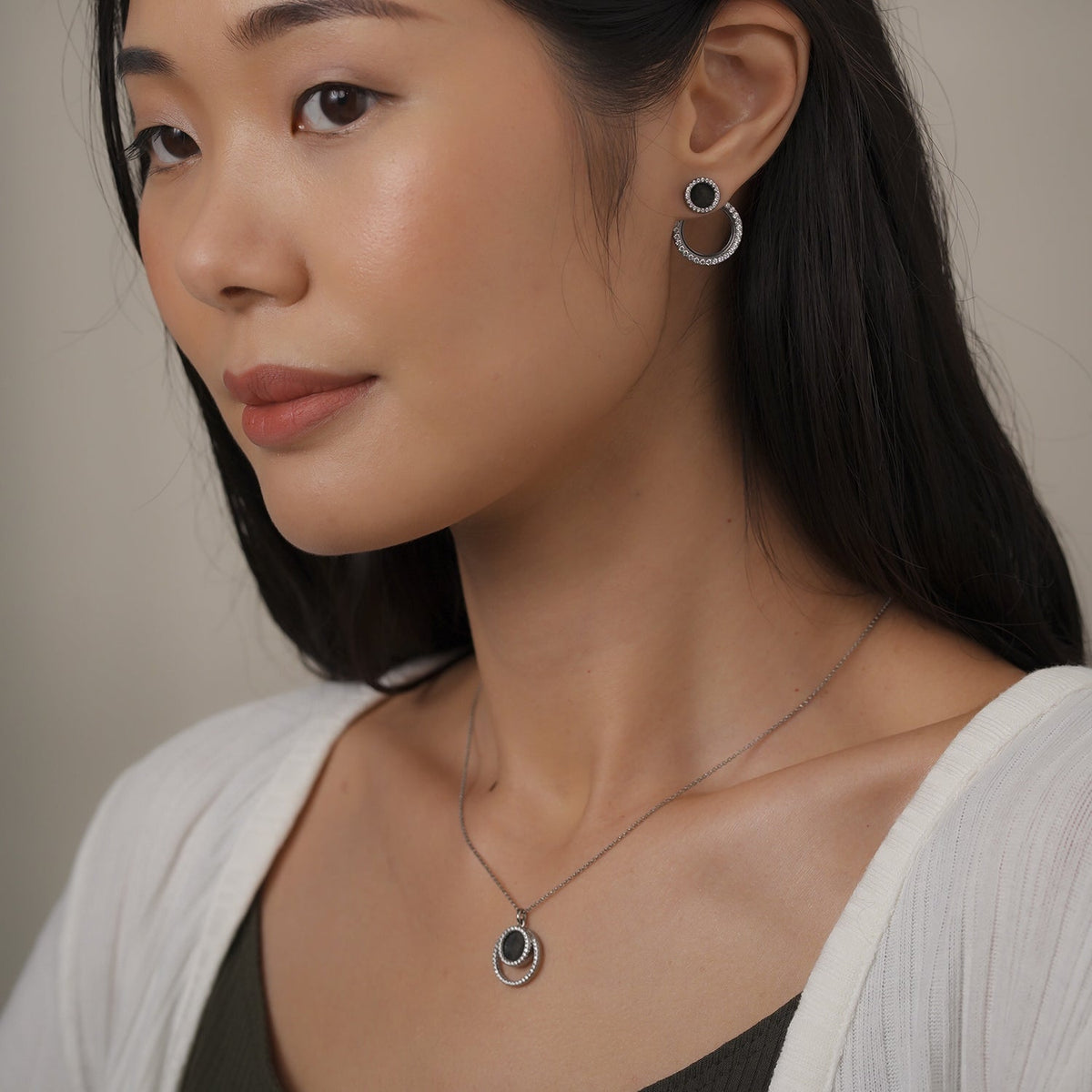 ETERNITY 緣 Necklace in Black Jade