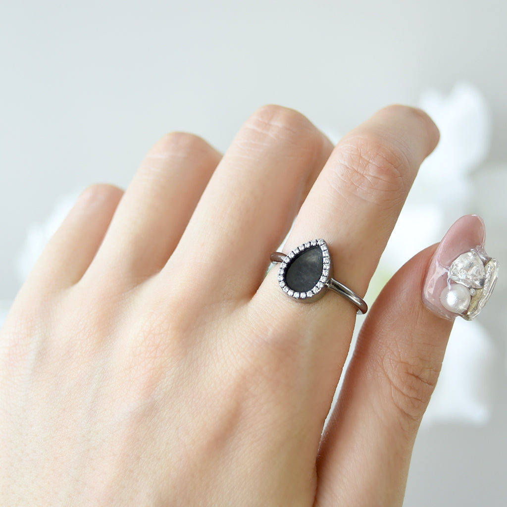 AQUA 水 Ring in Black Jade