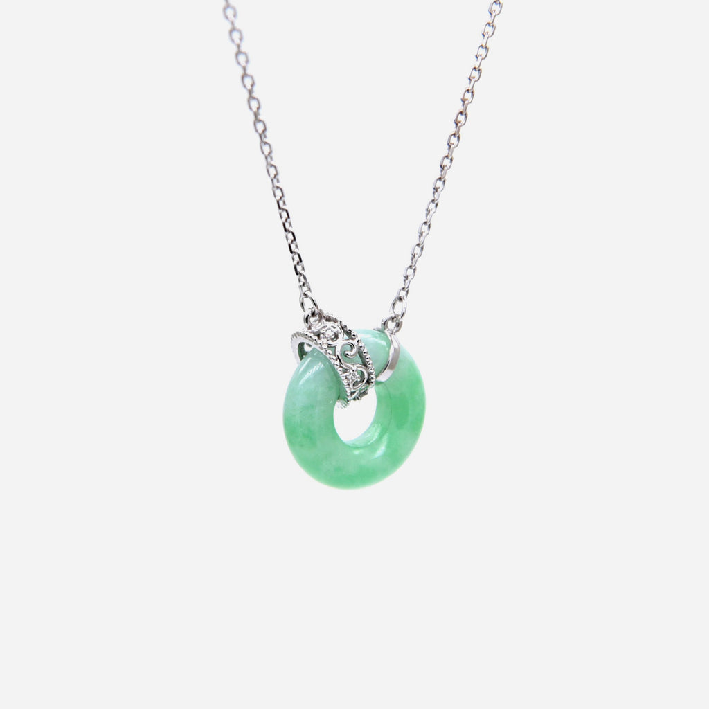 AURUM 金 18K Necklace in Apple Green Jade in White Gold
