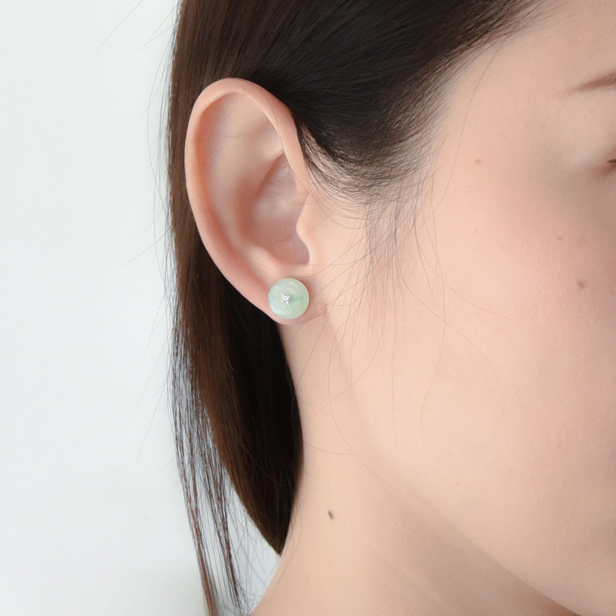 AURUM 金 18K Earring Studs in Light Moss Green Jade