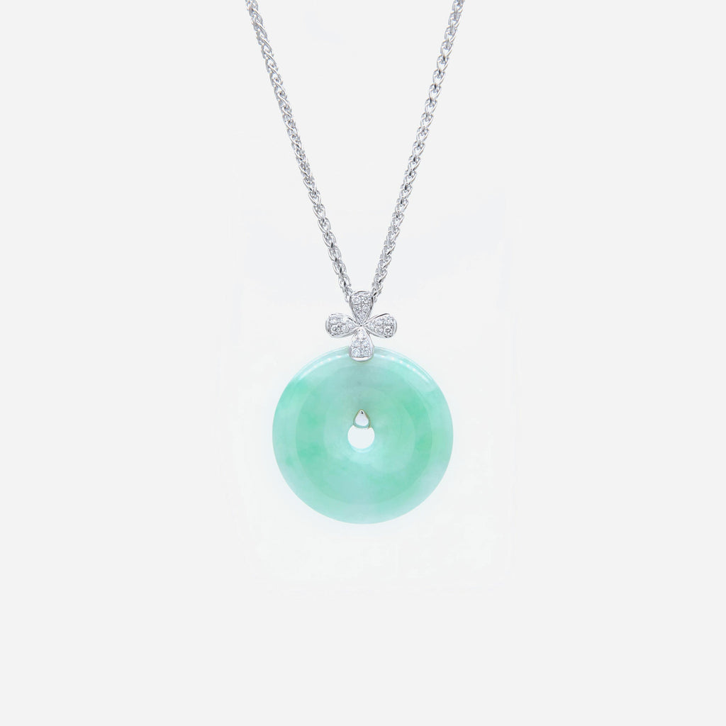 AURUM 金 18K Pendant in Apple Green Jade in White Gold