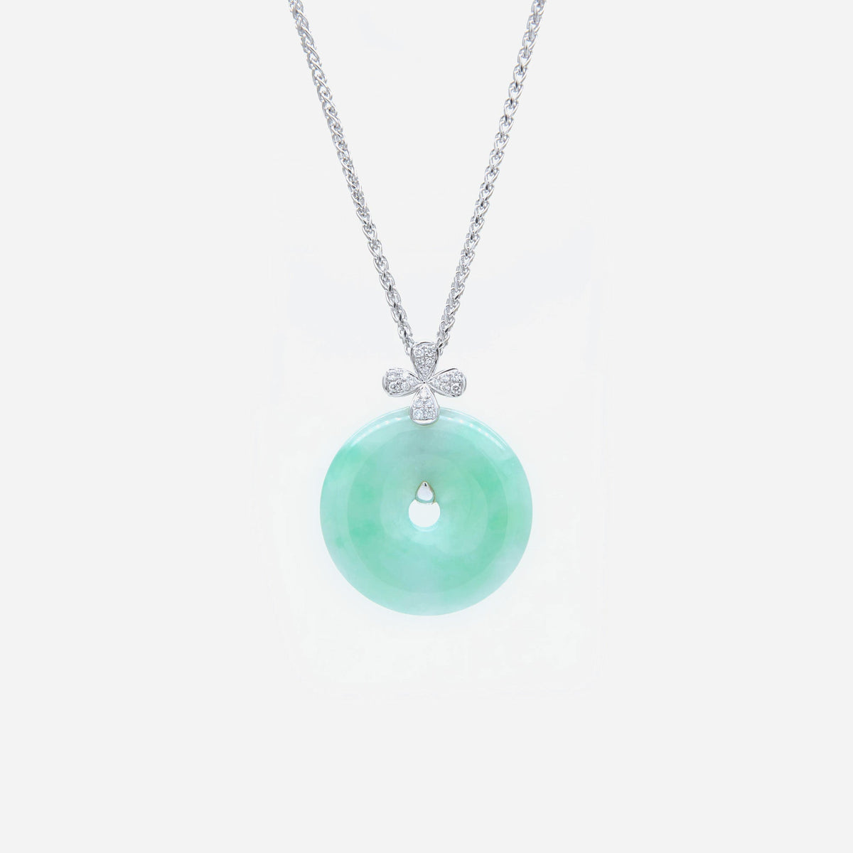 AURUM 金 18K Pendant in Apple Green Jade in White Gold