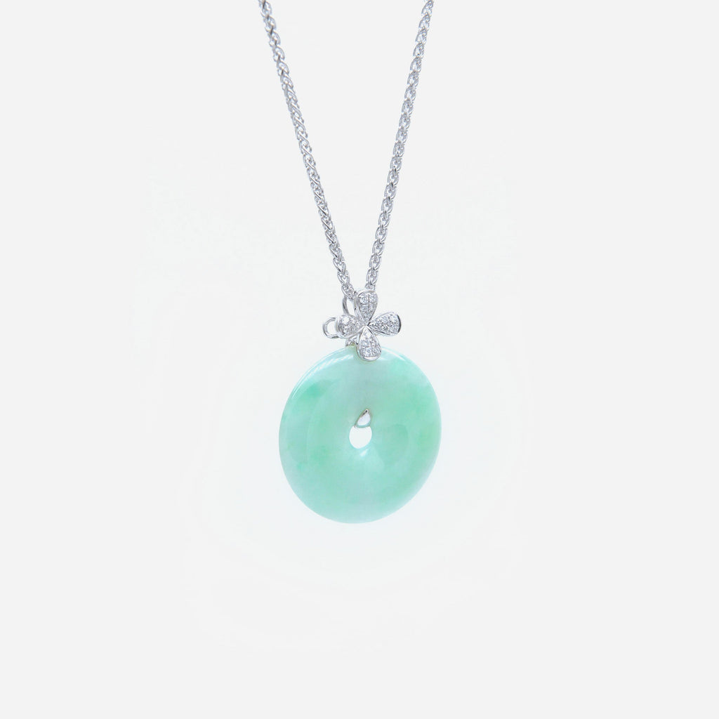 AURUM 金 18K Pendant in Apple Green Jade in White Gold