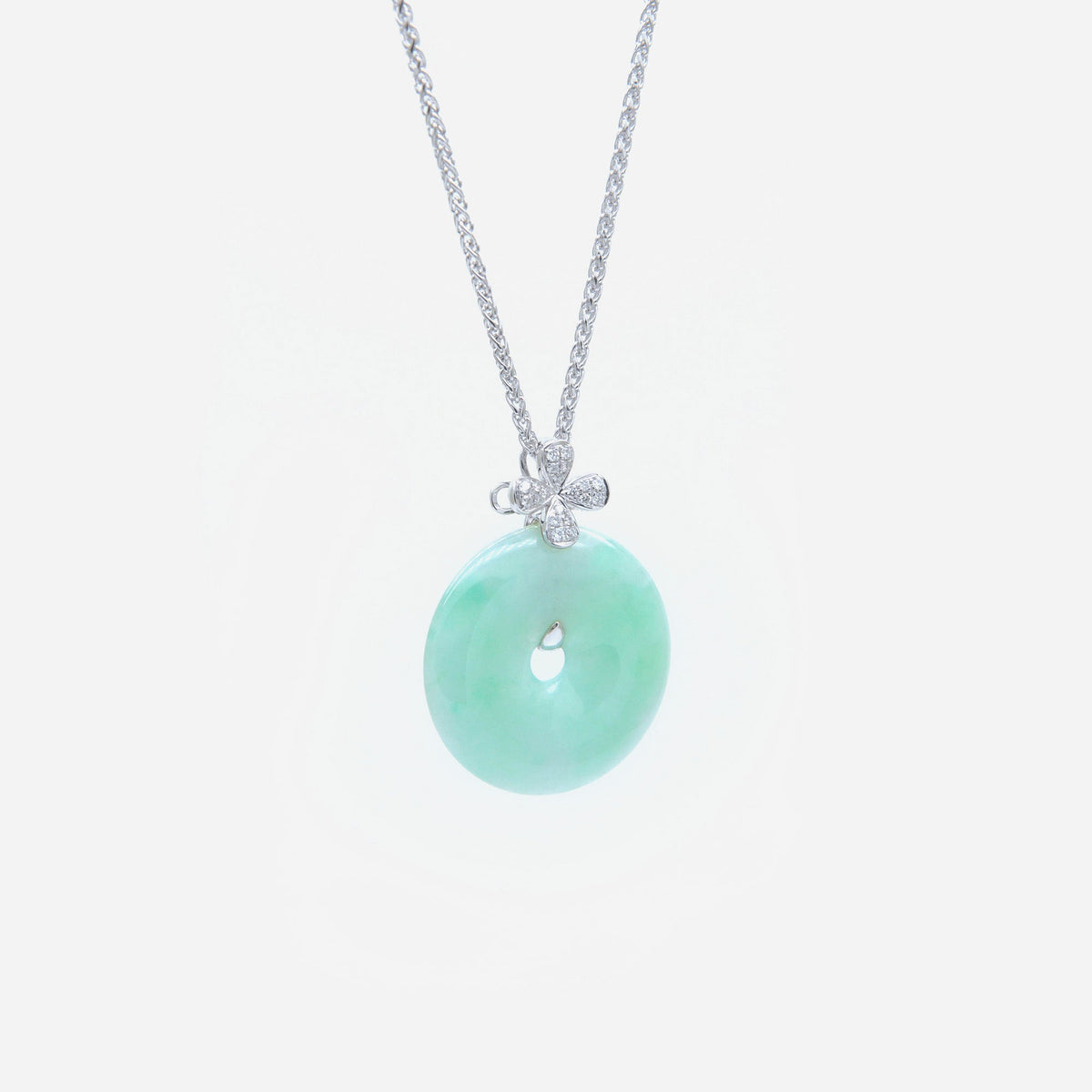 AURUM 金 18K Pendant in Apple Green Jade in White Gold