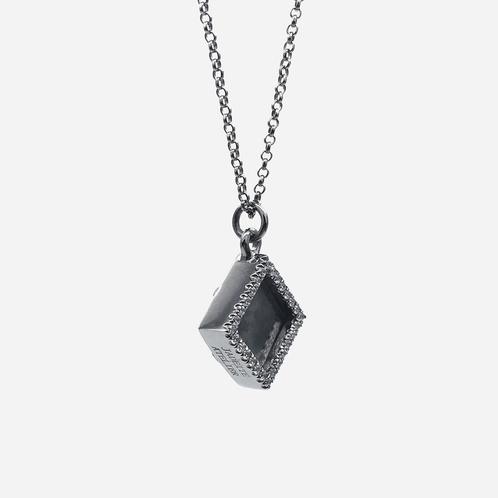 TERRA 方 Necklace in Black Jade