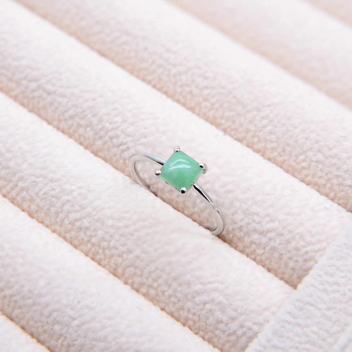 AURUM 金 18K Ring in Apple Green Jade